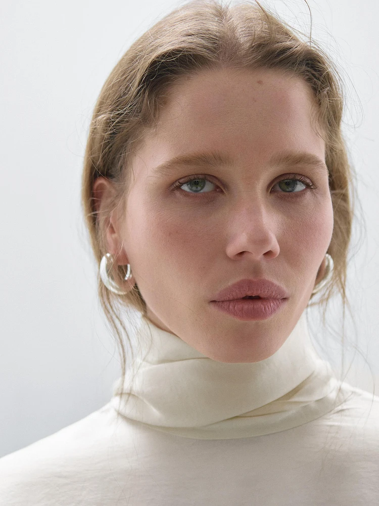 Flowing shirt with low-cut back - Studio