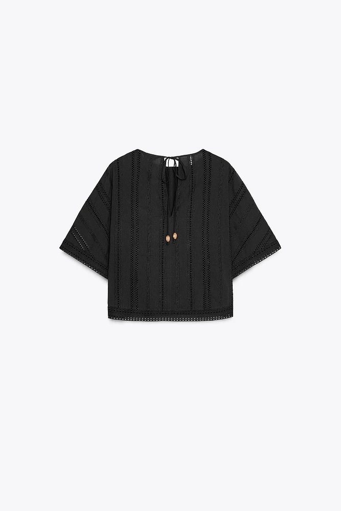 BLOUSE BRODÉE ET PERFORÉE