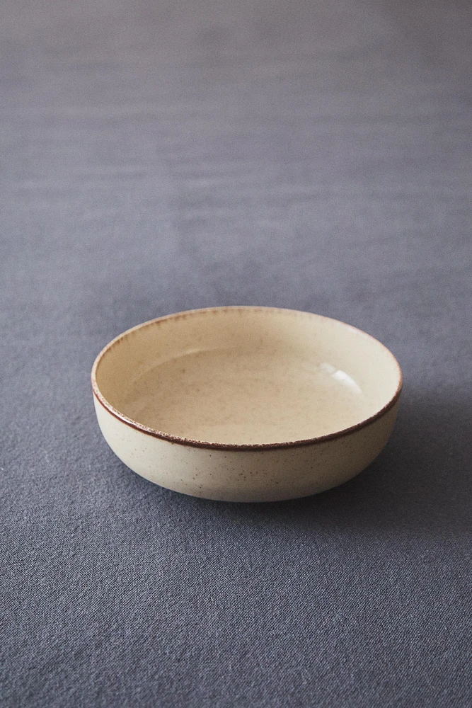PORCELAIN BOWL WITH ANTIQUE FINISH RIM