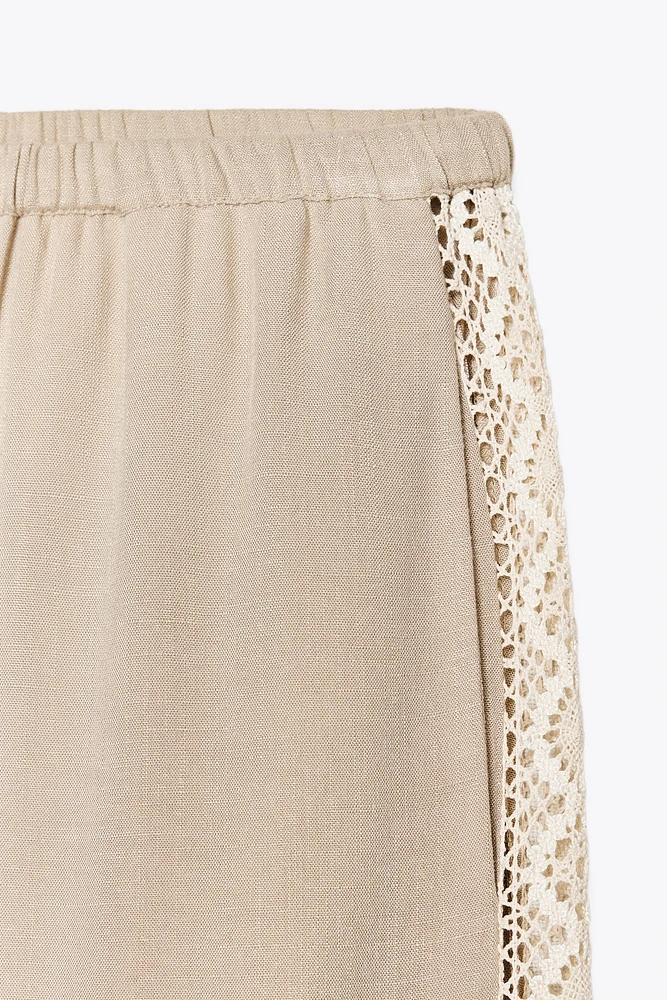 PANTALON LARGE BANDES LATÉRALES BRODÉES
