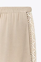 PANTALON LARGE BANDES LATÉRALES BRODÉES