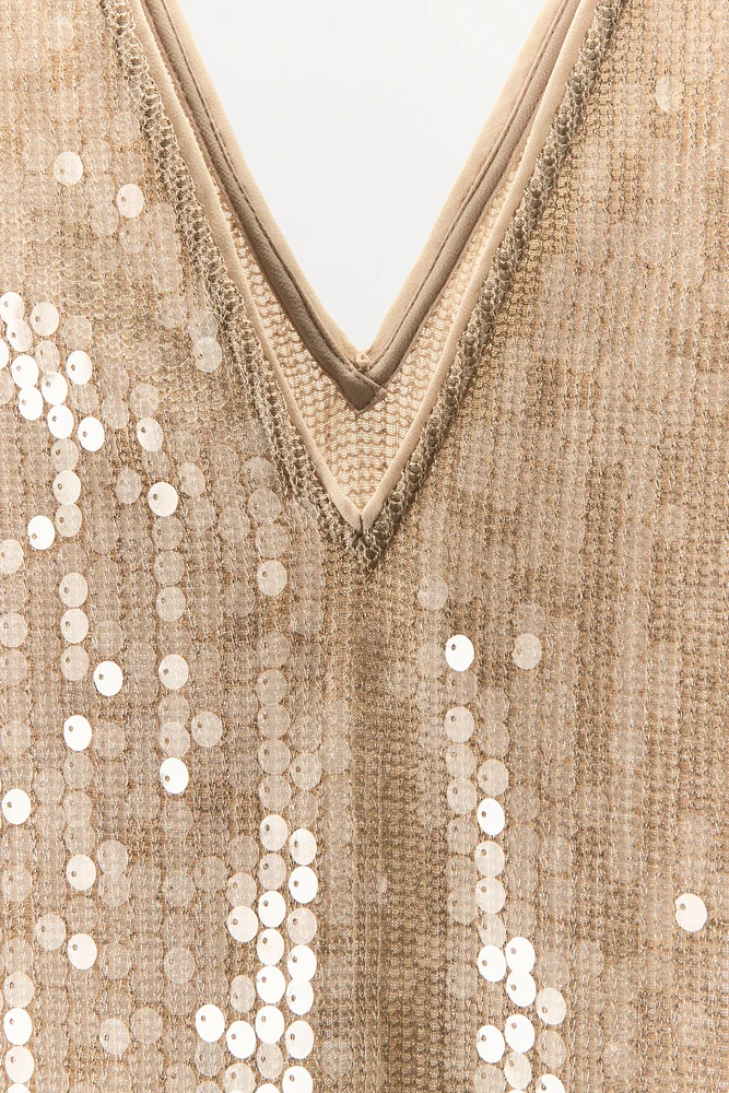 ROBE À FIL MÉTALLISÉ ET SEQUINS