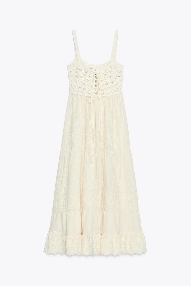 ROBE EN MAILLE MATIÈRES VARIÉES