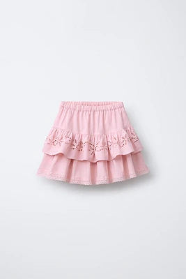JUPE À VOLANTS BRODÉS ET DENTELLE