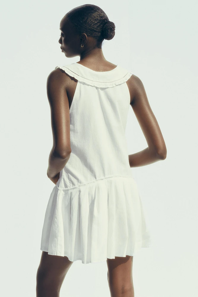 PLEATED PETER PAN COLLAR SHORT DRESS