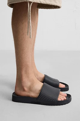 CLAQUETTES DE PLAGE