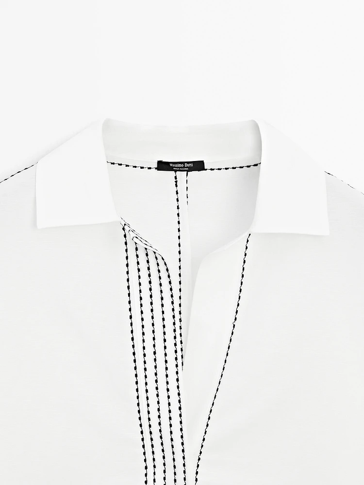 Loose-fitting blouse with contrast details