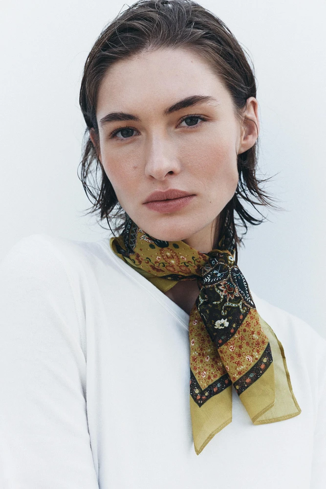 PRINTED VISCOSE SCARF