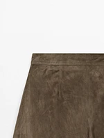 Bermuda long en cuir finition daim