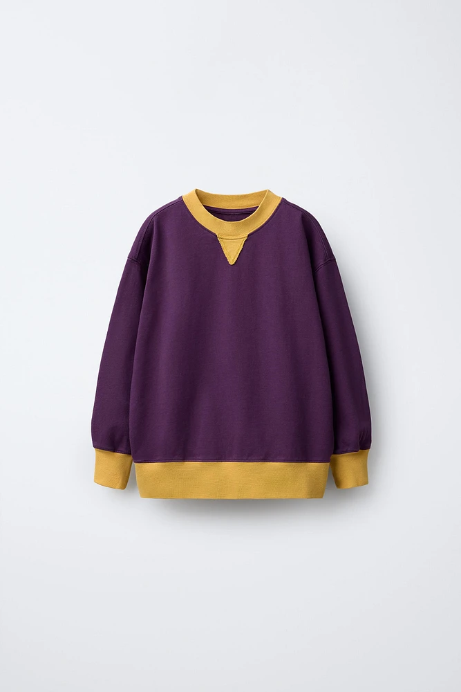 T-SHIRT EN MATIÈRES VARIÉES