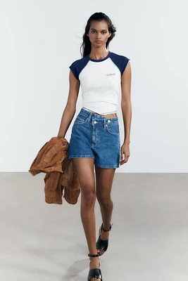 BERMUDA EN JEAN TRF COUPE MOM TAILLE HAUTE CROISÉE