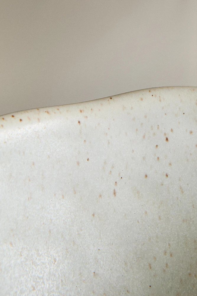 SALAD BOWL WITH RAISED DESIGN