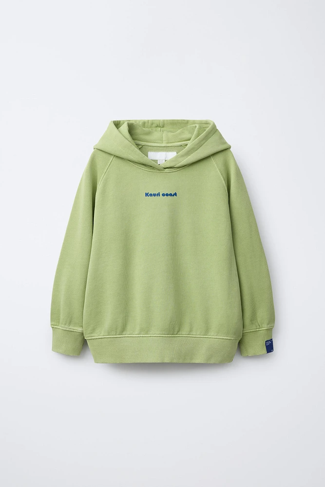 ENSEMBLE SWEAT À CAPUCHE ET BERMUDA AVEC INSCRIPTION