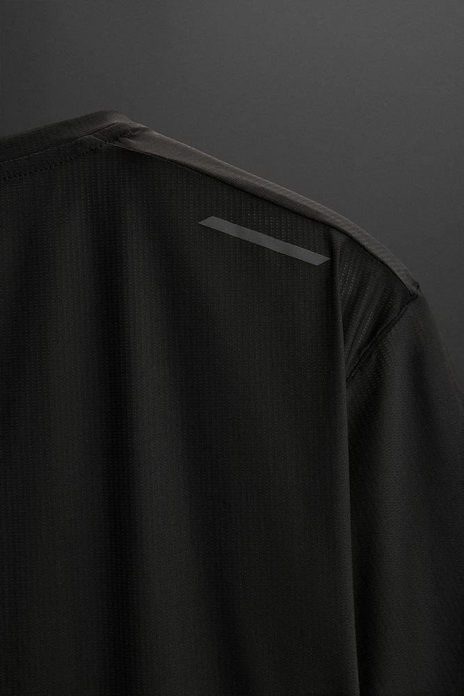 LIGHTWEIGHT TECHNICAL T-SHIRT