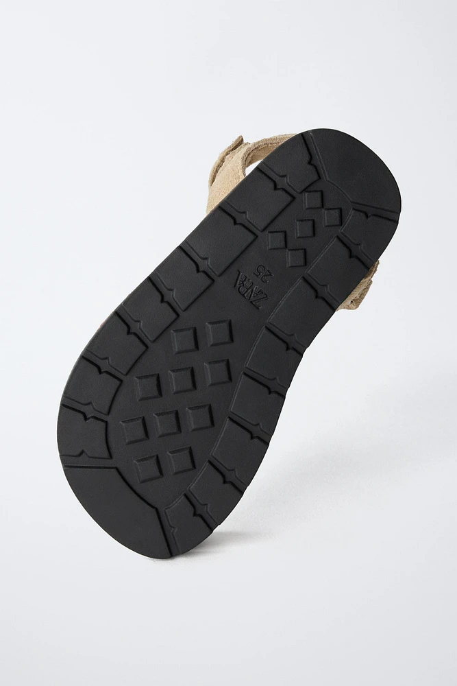 SANDALES EN CUIR