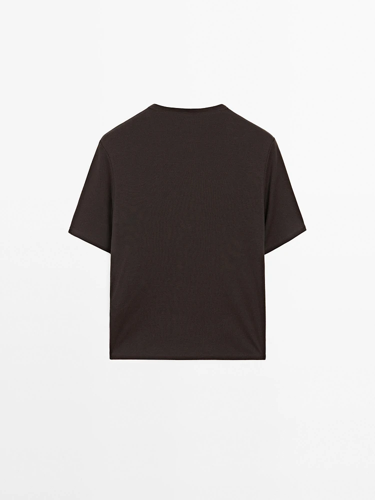 Oversized T-shirt with eyelets