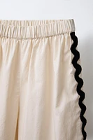 PANTALON À VAGUES LATÉRALES