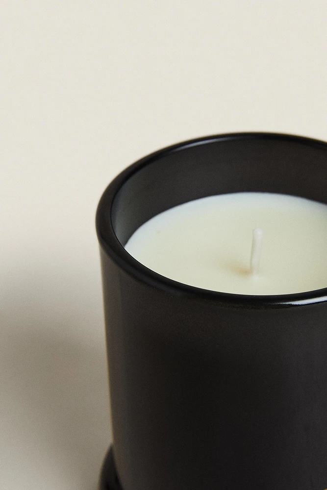 G) CEDAR WOOD SCENTED CANDLE