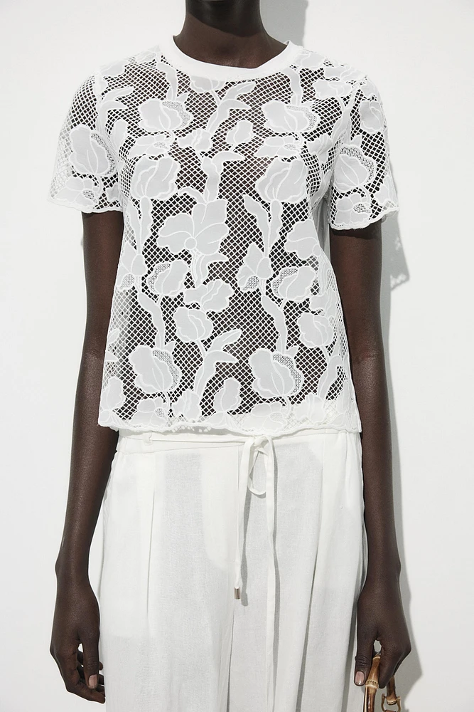 FRONT EMBROIDERY T-SHIRT