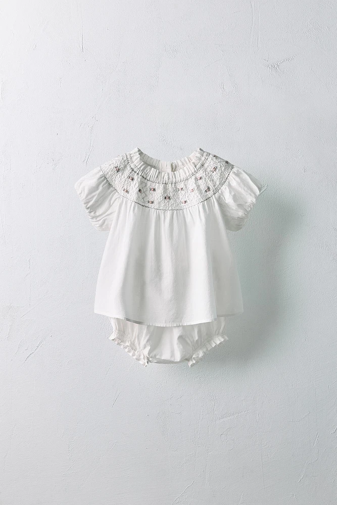 1 MONTH - 3 YEARS/ EMBROIDERED FLORAL SHIRT AND BLOOMERS SET LIMITED EDITION