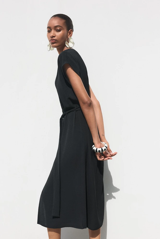 FLOWY BELTED DRESS