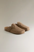 LEATHER CLOGS WITH STRAP