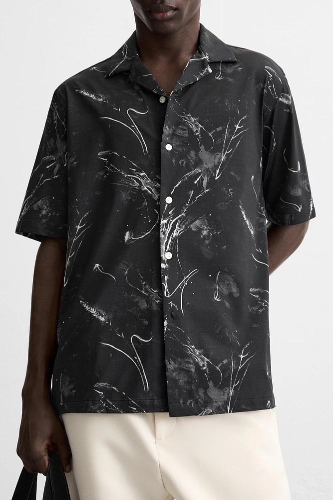 ABSTRACT PRINT STRETCH SHIRT