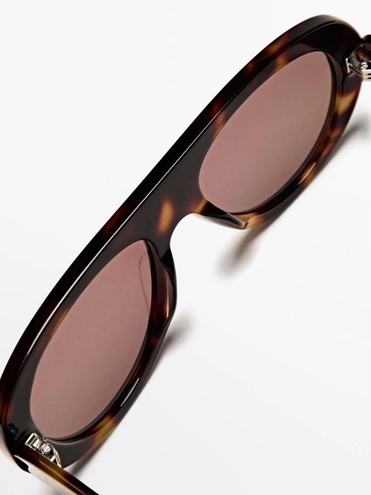 Oval sunglasses