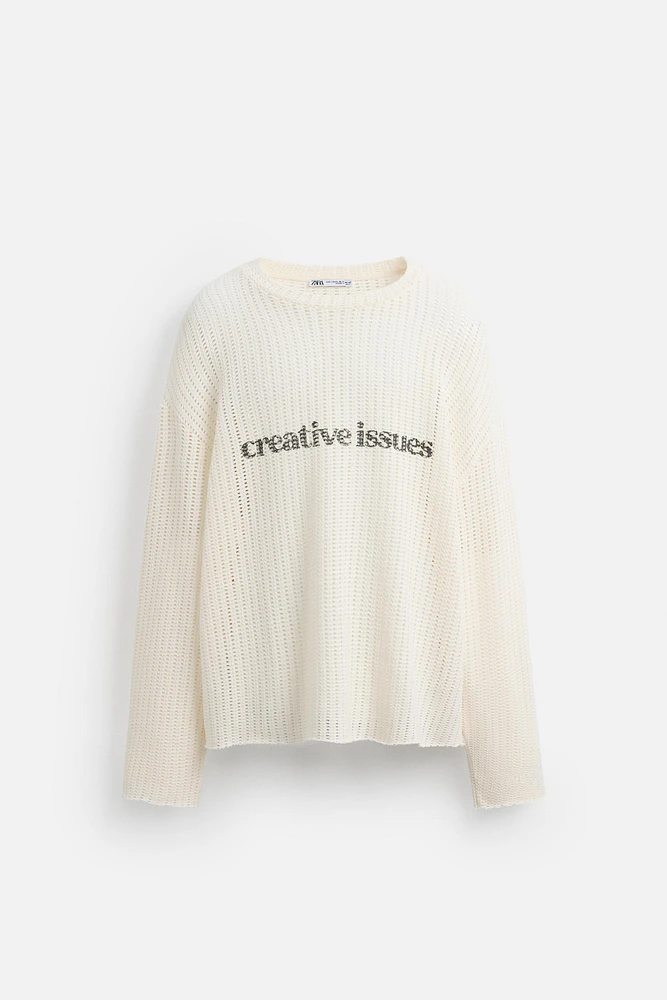 TEXTURED TEXT SWEATSHIRT