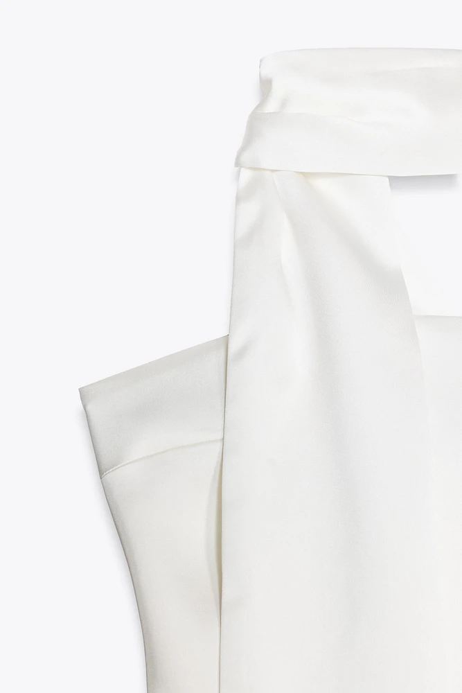 TOP SATINÉ DRAPÉ AVEC FOULARD