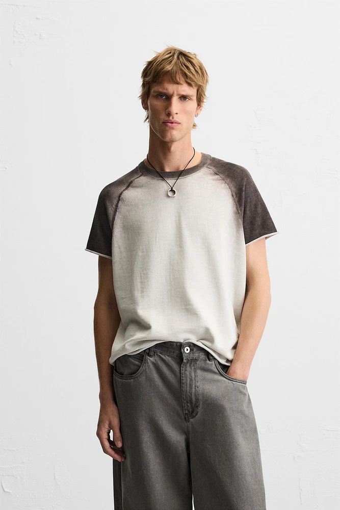T-SHIRT EN MAILLE À IMPRIMÉ EFFET VAPORISÉ