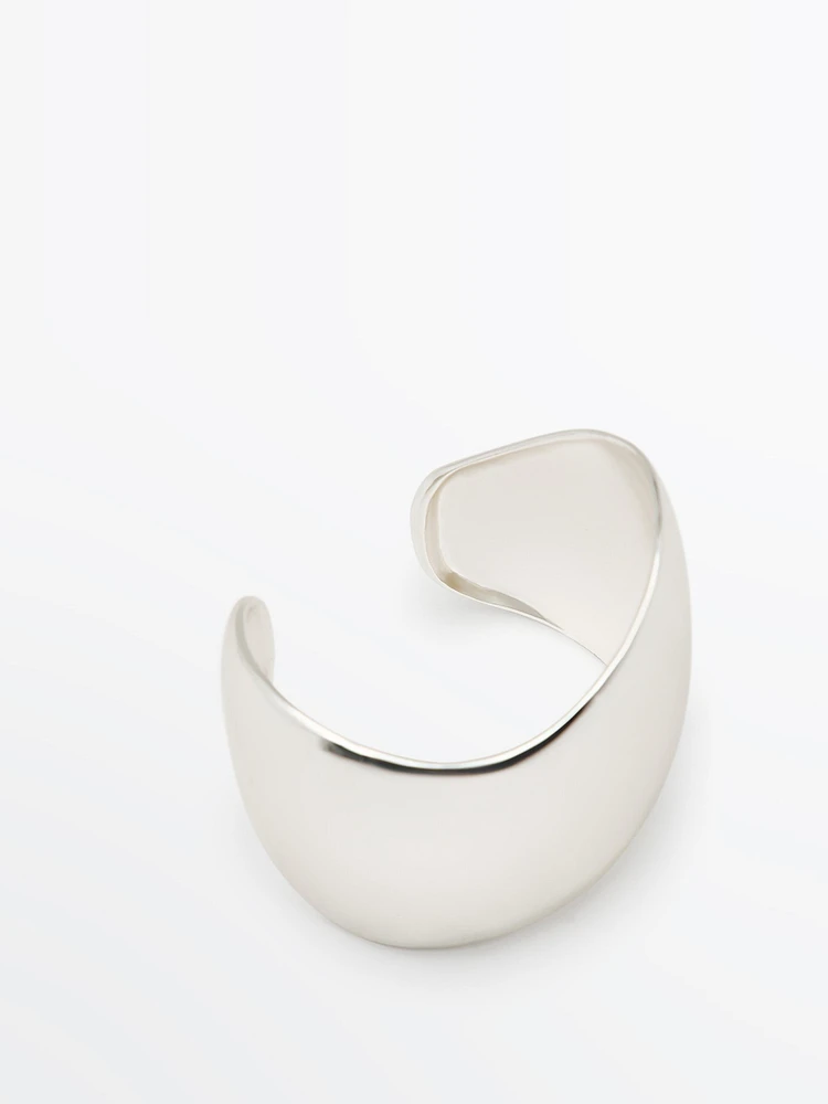 Wide rounded bracelet