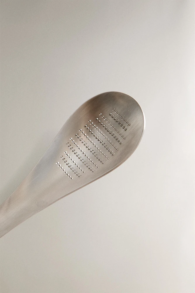 STEEL GINGERBREAD GRATER