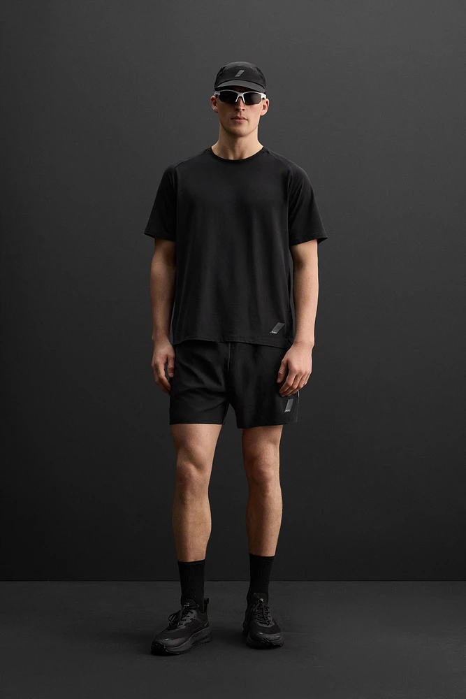 TEXTURED TRAINING T-SHIRT