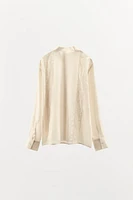 BLOUSE SATINÉE AVEC DENTELLE