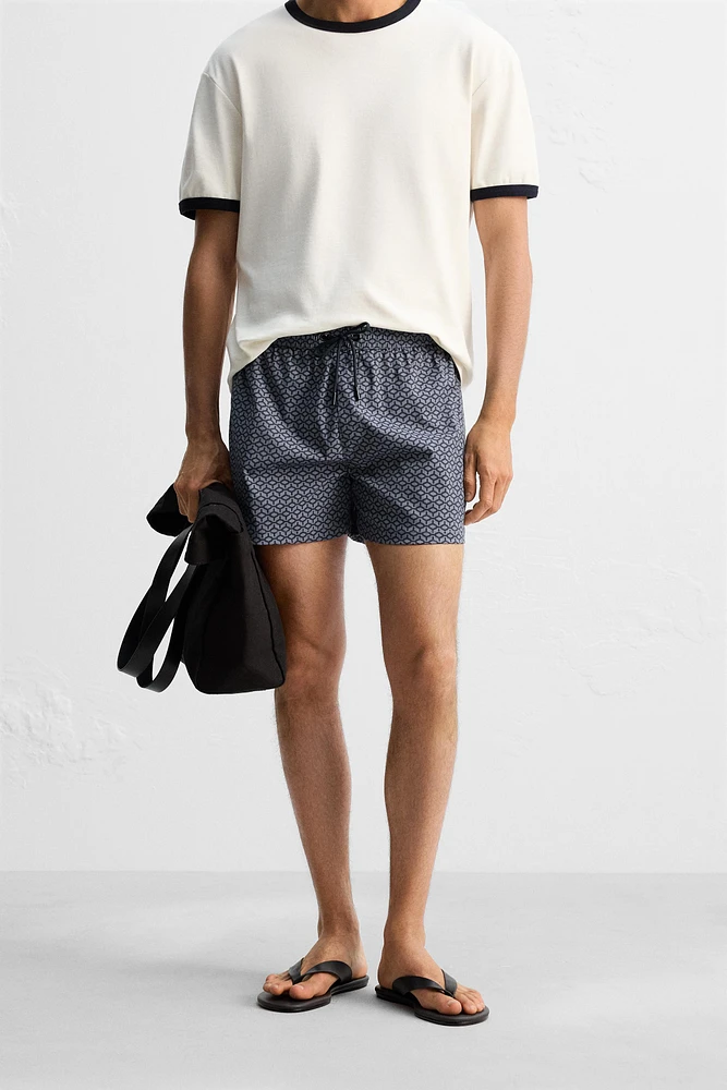 GEOMETRIC PRINT SHORT SWIMMING TRUNKS