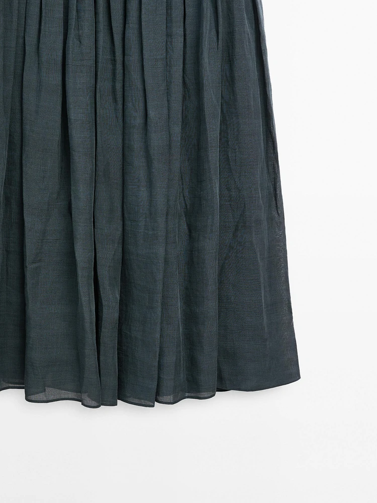 Long flounce dress with pintucks