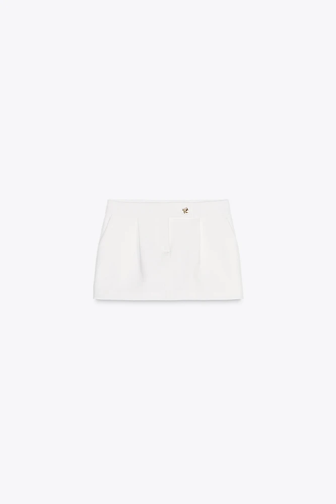 CREPE BUTTON SKORT