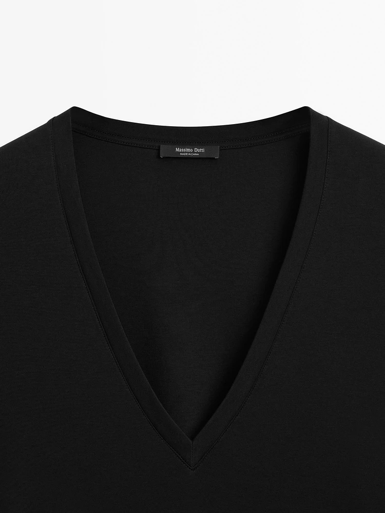 100% cotton V-neck T-shirt
