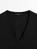 100% cotton V-neck T-shirt