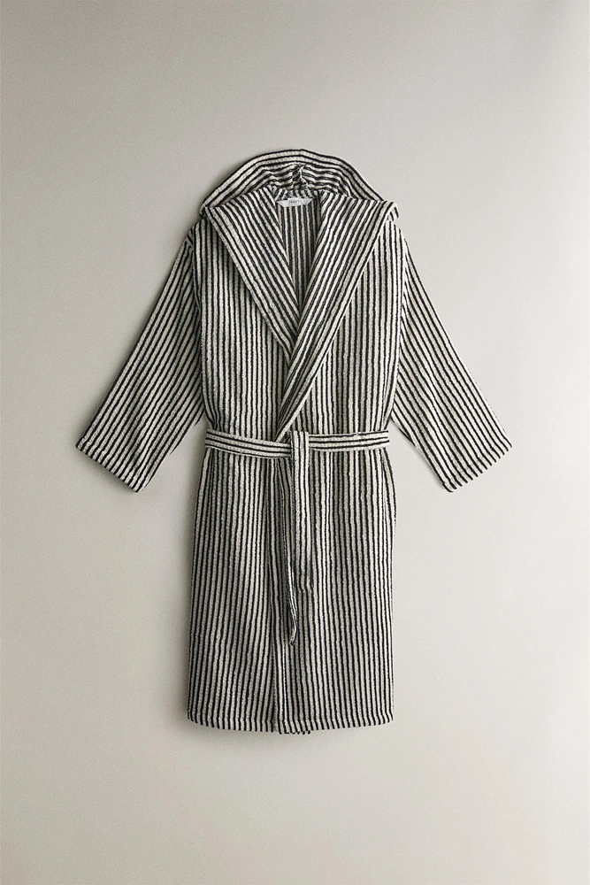 STRIPED HOODED BATHROBE