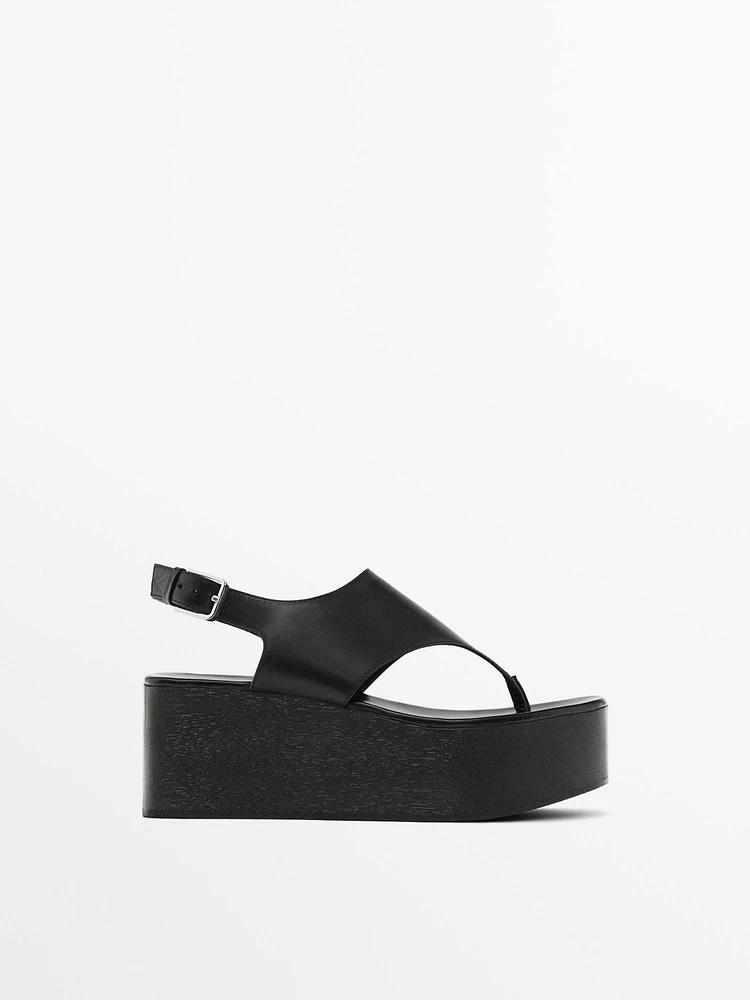 Wooden wedge sandals