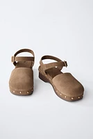 SUEDE CLOGS