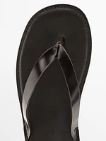 Sandales entre-doigts en cuir