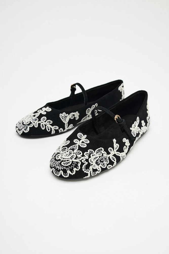 CONTRAST EMBROIDERY SUEDE BALLET FLATS