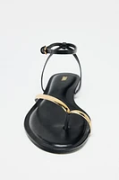 FLAT SANDALS WITH DETAIL