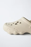 SABOTS CAOUTCHOUTÉS