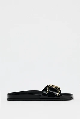 LOW HEELED SANDALS WITH BUCKLE