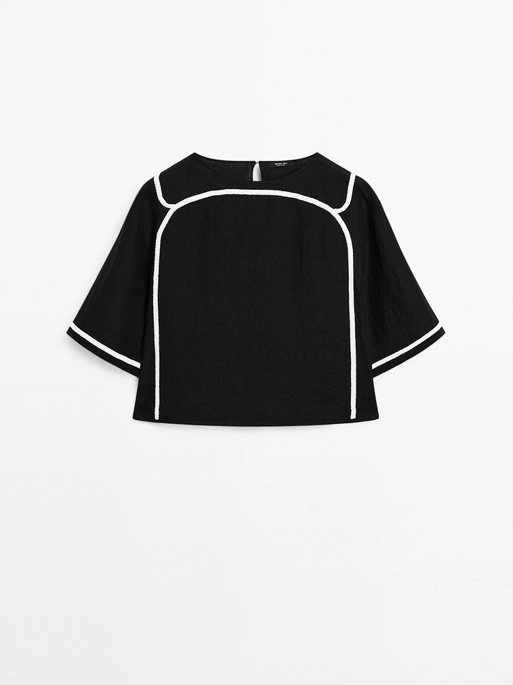 Blouse with contrast embroidery