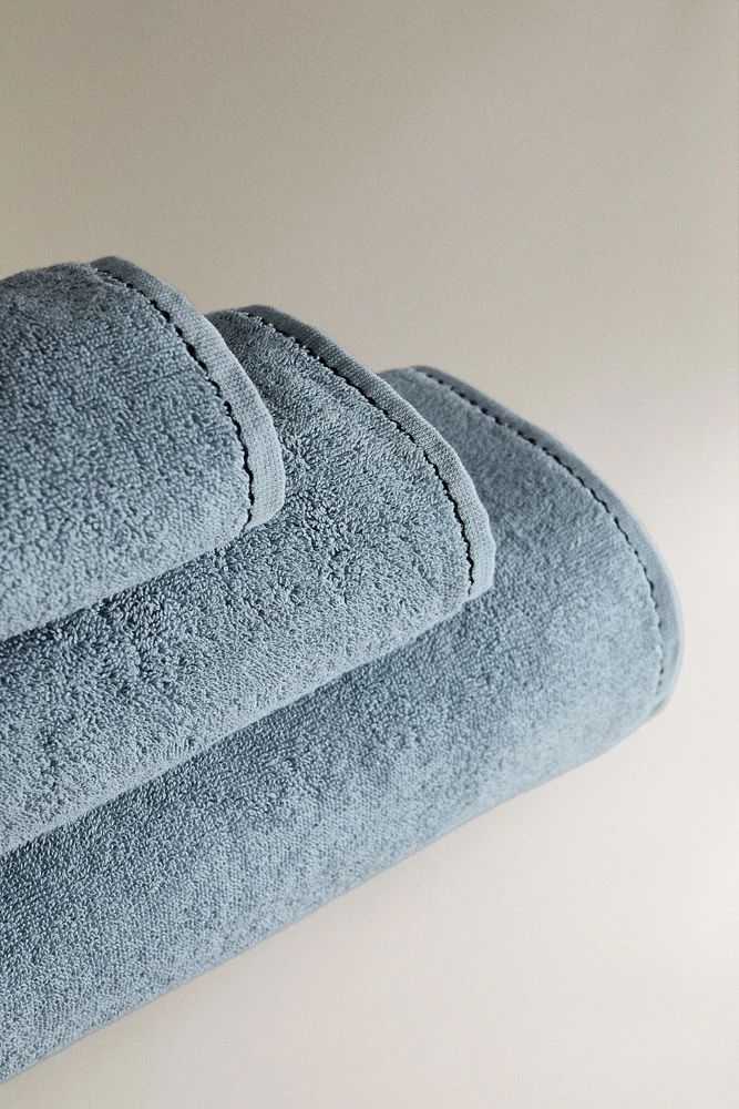 SERVIETTE DE BAIN SURPIQÛRE ONDULÉE